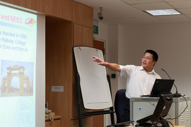 刘志祥教授在南洋理工大学做学术报告 刘志祥教授在南洋理工大学做学术报告